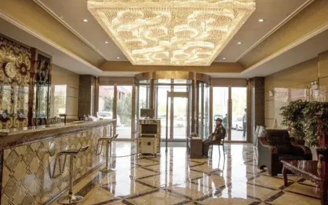 Hualun Hotel (Yining Development Zone)