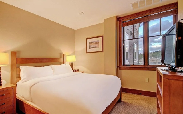 One Ski Hill Place S8309