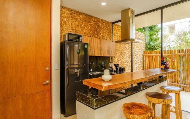 Luminous Private Pool Condo & Communal Rooftop Pool Lounge