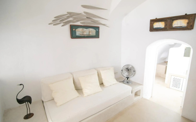 Menias Cave House