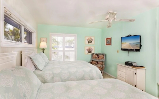 Baybarlyn 4 Bedroom Home by RedAwning