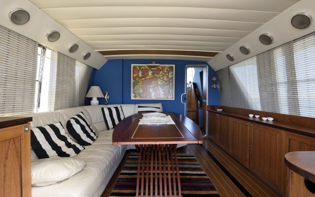 Blue III Yacht