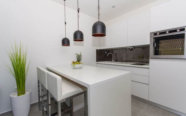 Luxury Apartments Royal M with Pool