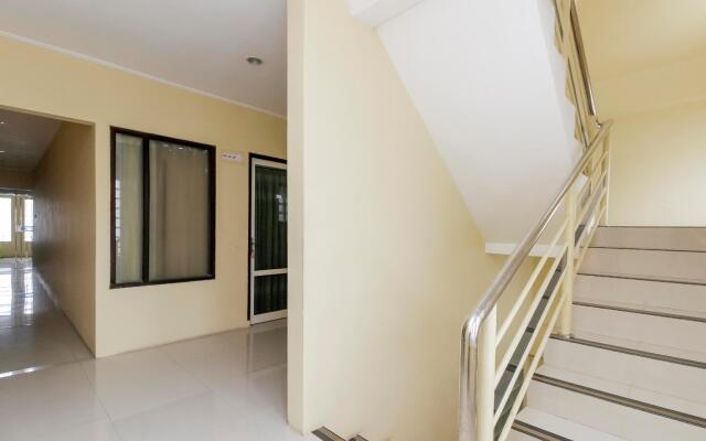 RedDoorz near Taman Samarendah