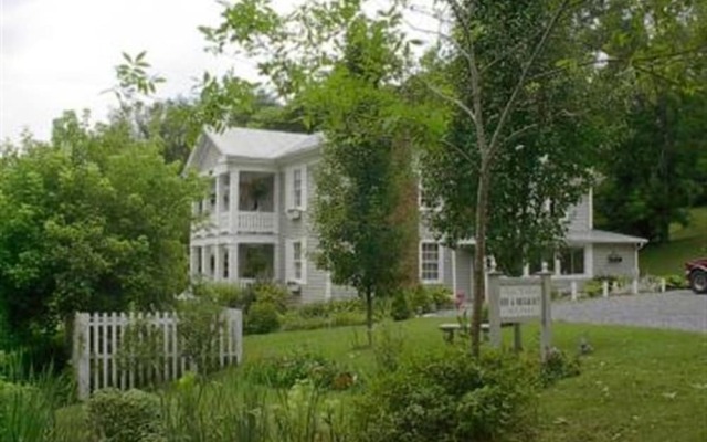 Frog Hollow Bed and Breakfast