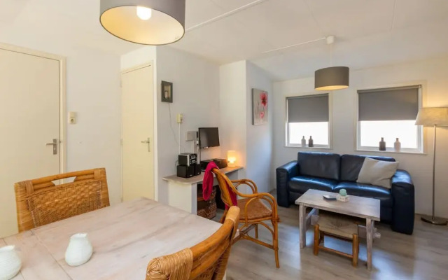 Cozy Holiday Home 3 Minutes From the Beach!