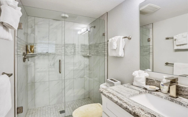 Land's End 303 building 10 All new Fully Updated Bright Granite