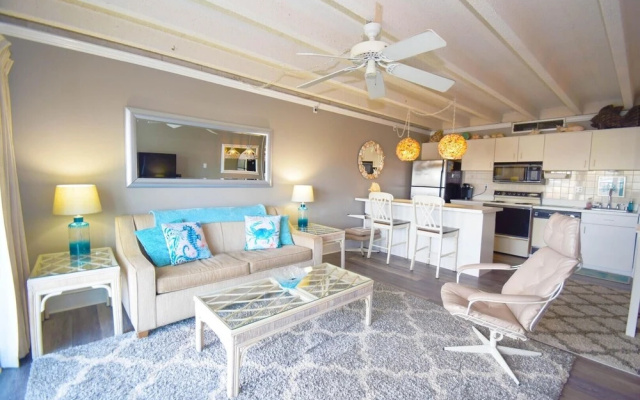 Jada 4H 1 Bedroom Condo by RedAwning