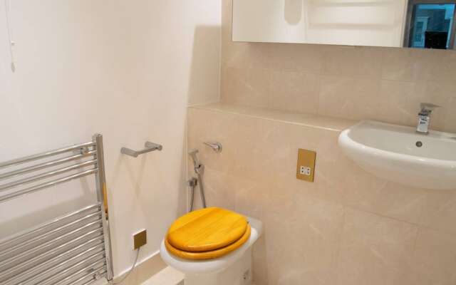 Spacious Holborn Apartment Close to Tube