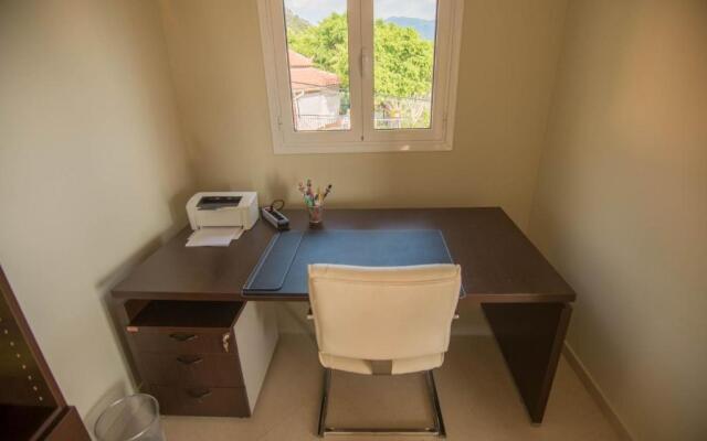 Lovely 3-bedroom Rental Unit With Alluring Views