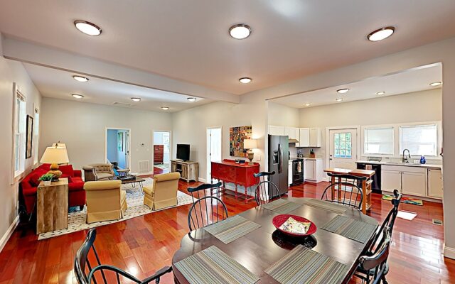 7 3rd Street Home 2 Bedrooms 2 Bathrooms Home