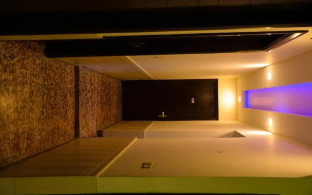 Unique House by OYO Rooms