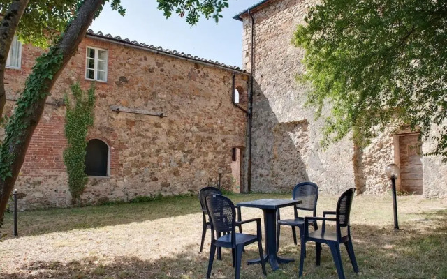 Farmhouse in Tuscany Near Petriolo Spa