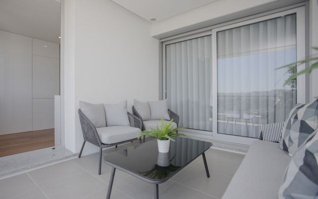 Liiiving - Luxury River View Apartment V