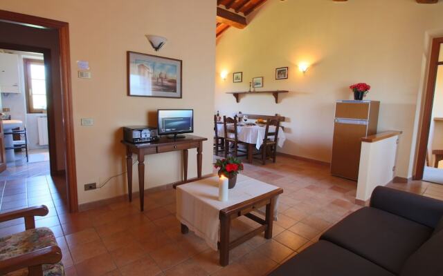 Elegant Farmhouse in Campriano With Swimming Pool