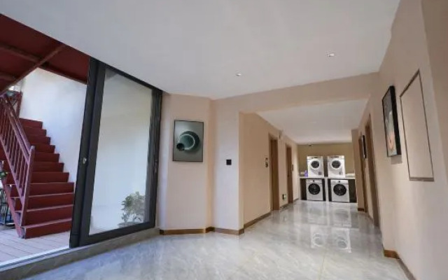 Xishuangbanna Jinghong Danrui Lanzhu Light Luxury Homestay