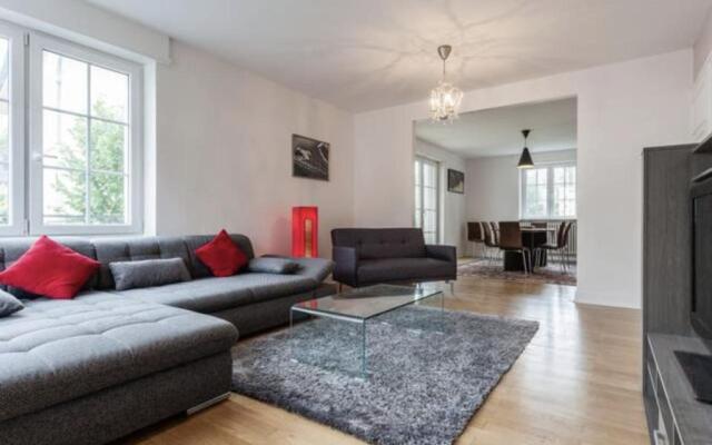 Charmant appartement avec terrasse dans villa