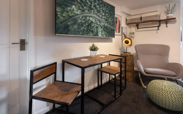 Eden Escape - Comfy Apartment Quiet Neighbourhood