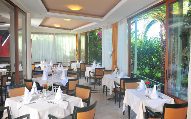 Hydramis Palace Beach Resort