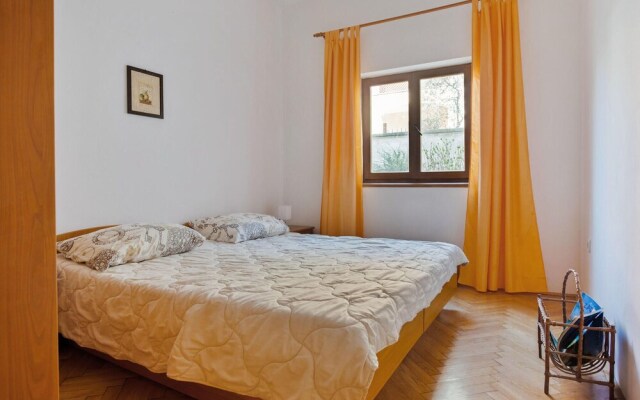 Beautiful Apartment in Petrcane With Wifi and 2 Bedrooms