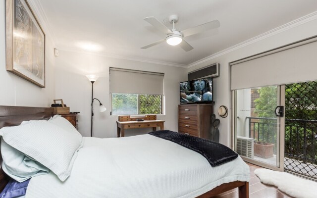 Coogee Beach With AC Close To Beach And City