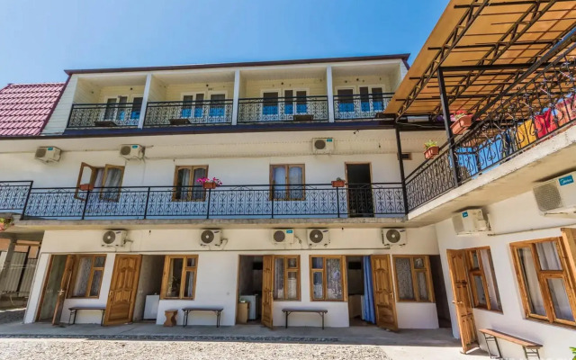 Guest House Sura