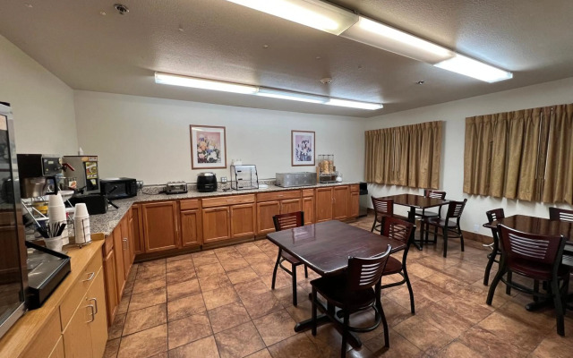 Americas Best Value Inn & Suites Ada