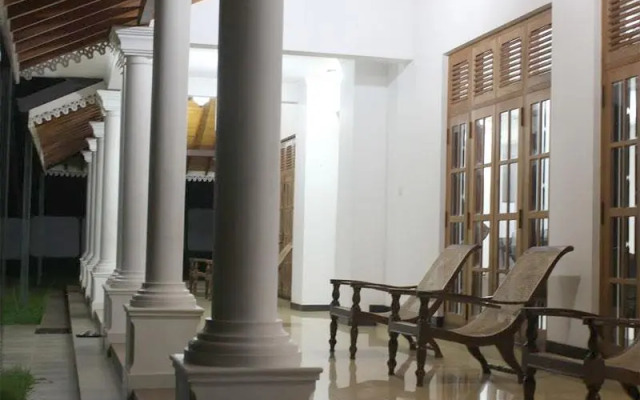 Airport Reach Palace