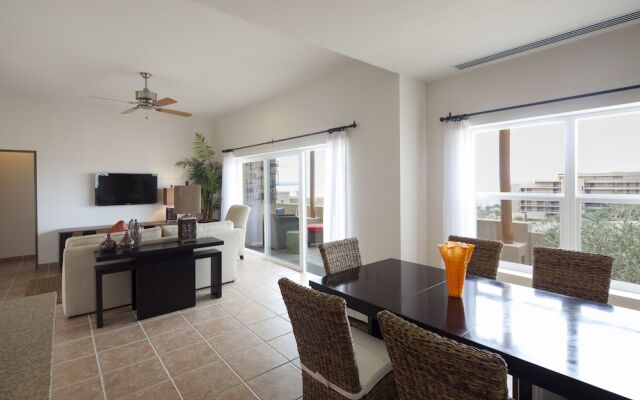 Puerta Cortes Residences: Las Colinas
