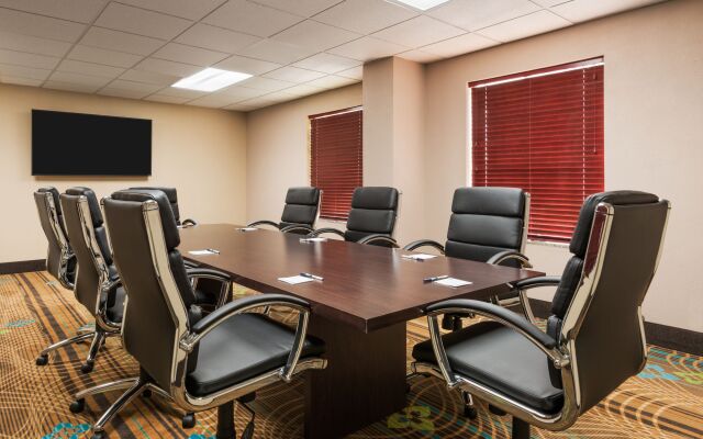 Holiday Inn Express Hotel & Suites Bentonville by IHG