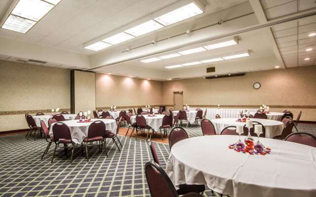 Comfort Inn & Suites Madison - Airport
