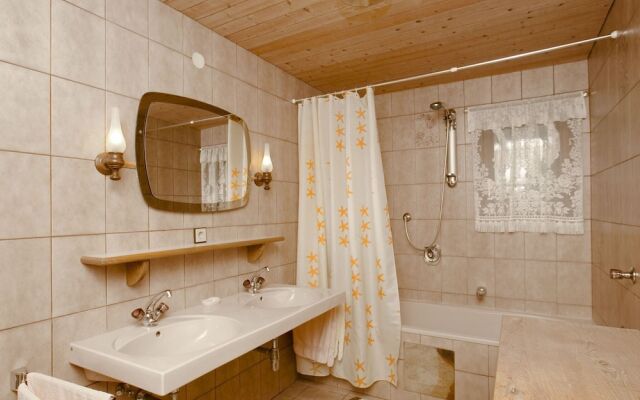 Heavenly Apartment in Wängle Tyrol With Walking Trails Near