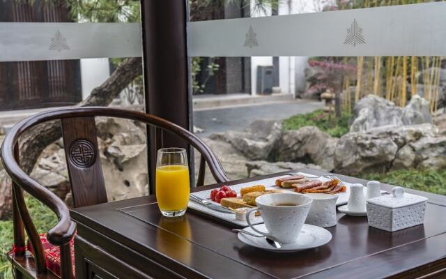 Graceland Garden Court Hotel