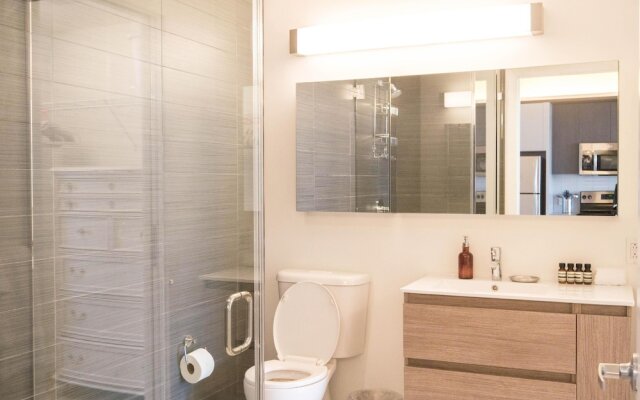 Bright, Luxury Apartment in Historic District