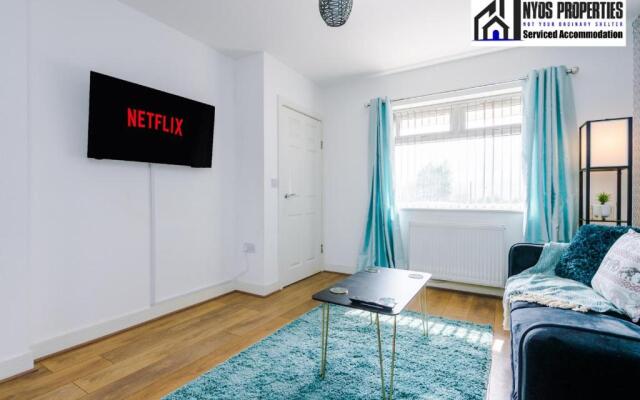 30% Off Monthly Stay/ 4 Bed House/ Free Parking