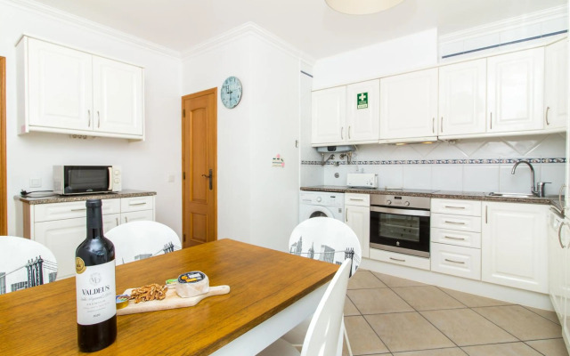 Oura Sunrise II Apartment by Stay-ici, Algarve Holiday Rental