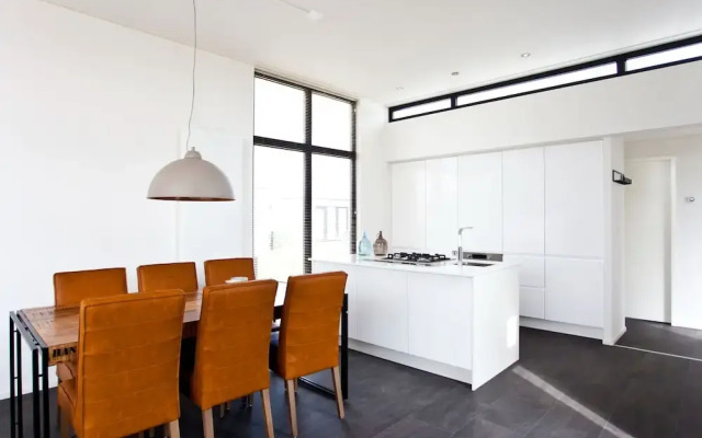 Modern Holiday Home 600 m From the sea