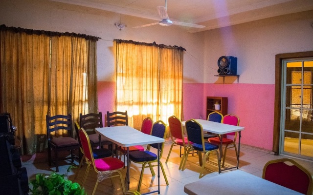 Moye Hotel Sagamu