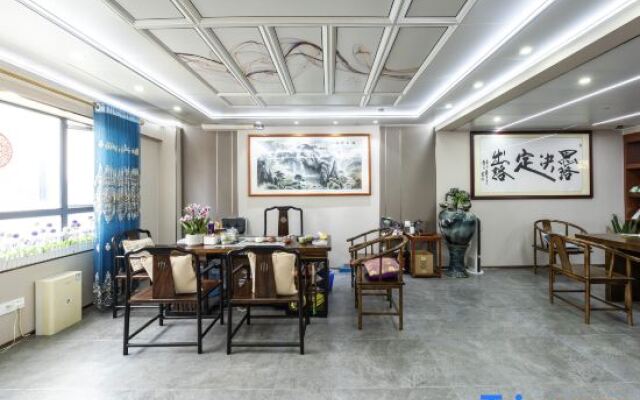 Xicheng Business Hotel (Shenzhen Shuanglong Metro Station)