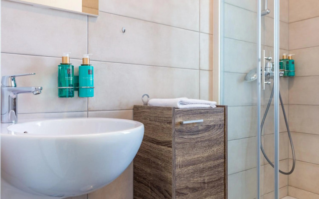 Tiffy studio w private parking