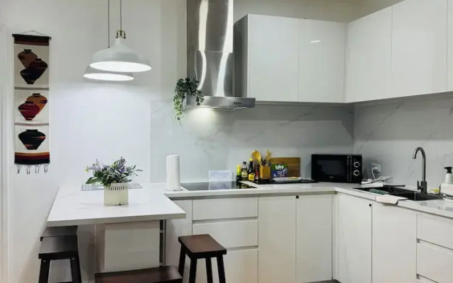 2 bedroom with 2 Balconies Skyline View