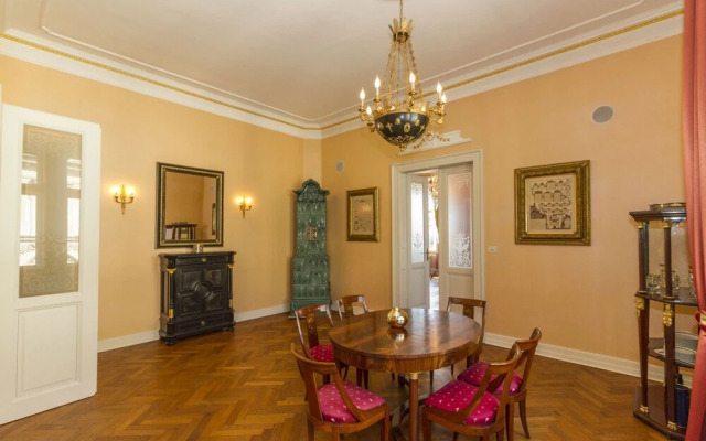 Filip Palace Luxurious Apartment