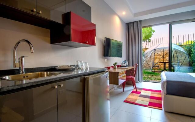 The Ray Hotel & Studios