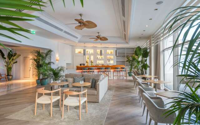 Sesimbra Oceanfront Hotel