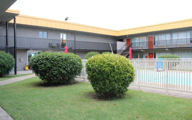 Econo Lodge Paducah West I-24