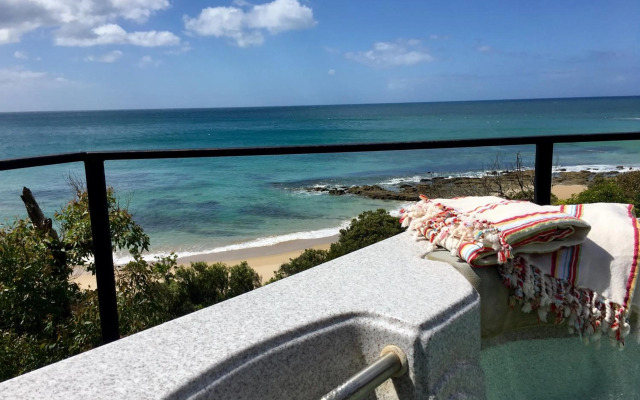 Y Vue - Beachside Apartment with Ocean Views