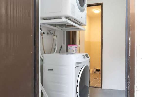 WARAYUN SO Port city May