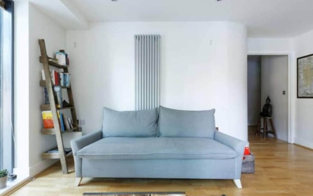 Peaceful & Modern 2BR Flat with Water Views