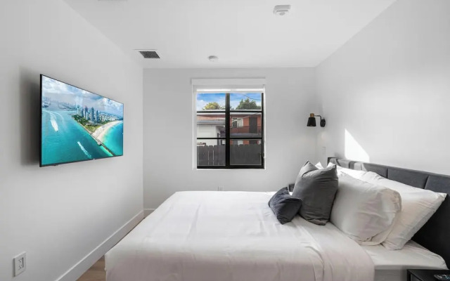 Lux Retreat By Renzzi