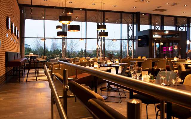 Park Inn by Radisson Oslo Airport Hotel West